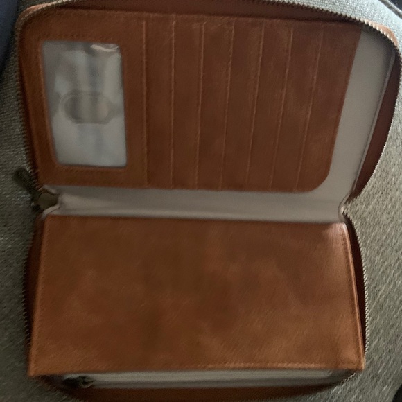 Wallet / Clutch - Picture 2 of 4